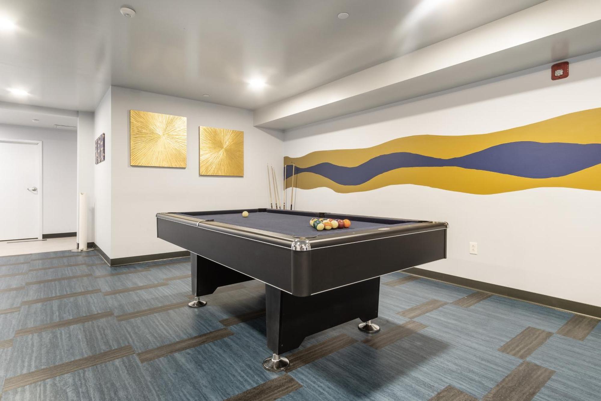 Grand Monarch! Best For Extended Stays! Johnson City Bagian luar foto